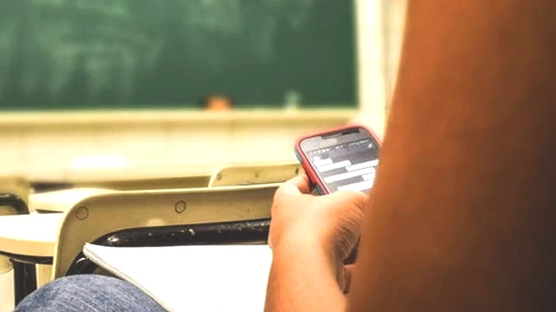 1549791048225-telefon.jpg